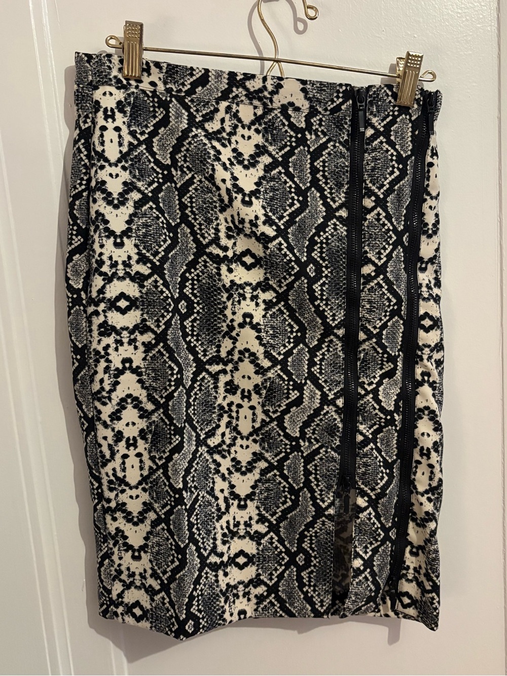 Black & White Snake-Print Skirt